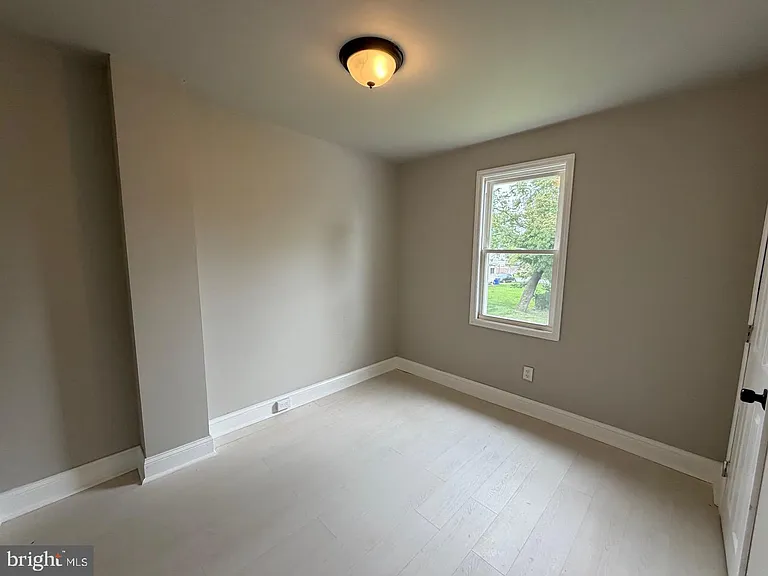 124 Robbins Ave #B — Photo 10