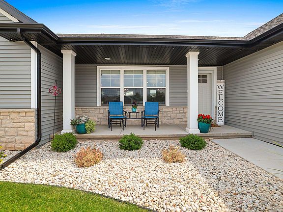3rd image of 2529 Meyer Way