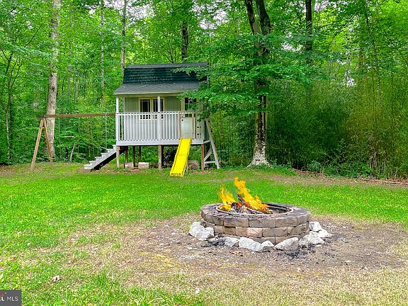 5th image of 41920 Clover Hill Ct