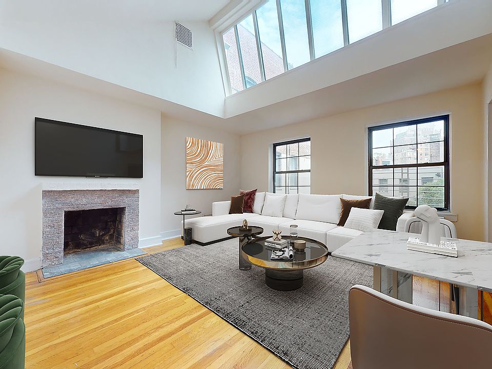 1st image of 113 W Washington Pl #10