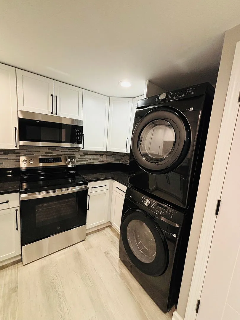 2 Bedroom 1.5 Bath Apartment — Photo 4