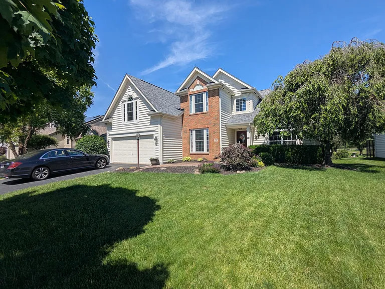 7707 Glenmore Dr — Photo 1