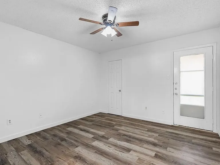103 Oakwood Ln — Photo 6