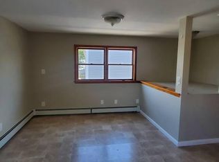 40 E Hampton Rd FLOOR 2, Lindenhurst, NY 11757