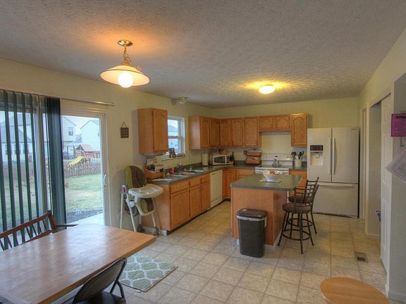 4th image of 1090 Amherst Blvd
