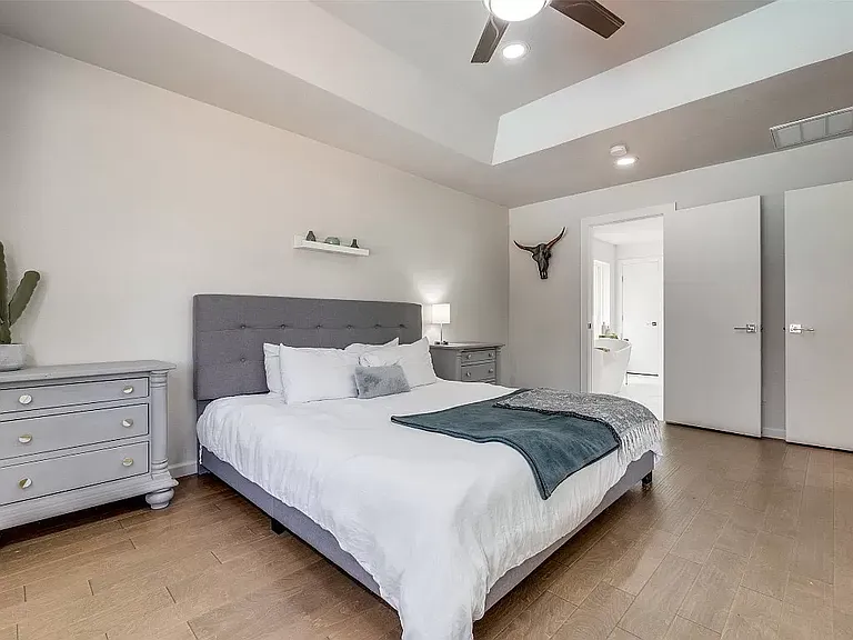 9805 Estate Ln — Photo 14