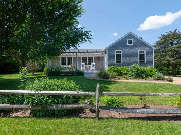22 Kitts Field Cir, Edgartown, MA 02539