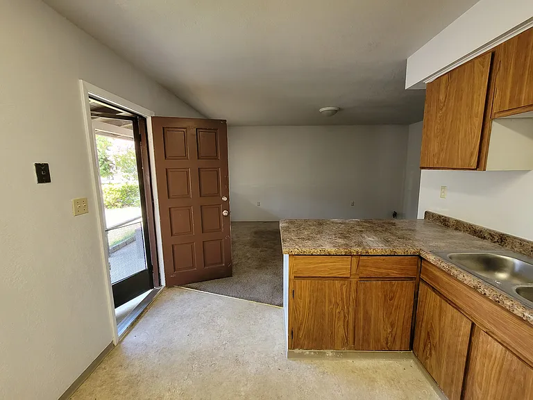 815 Toomes Ave #A — Photo 3