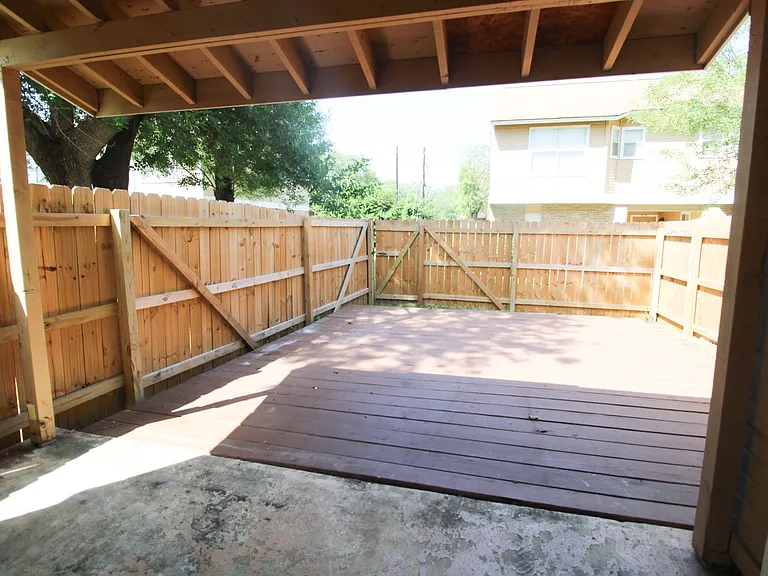 933 Schertz Pkwy — Photo 27