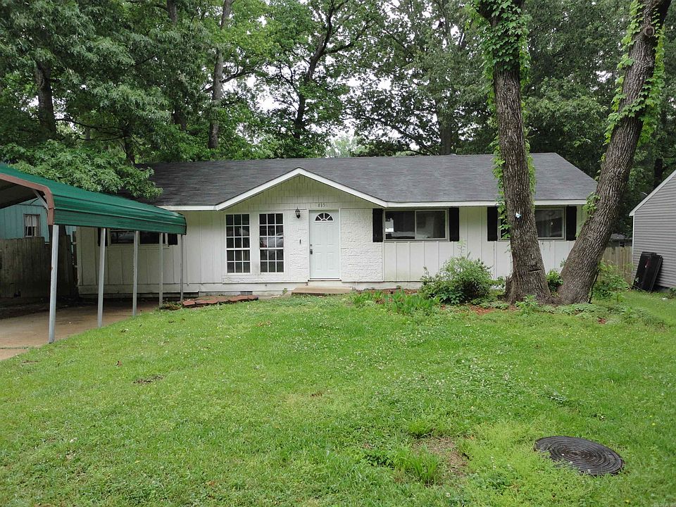 1st image of 815 Desoto Pl