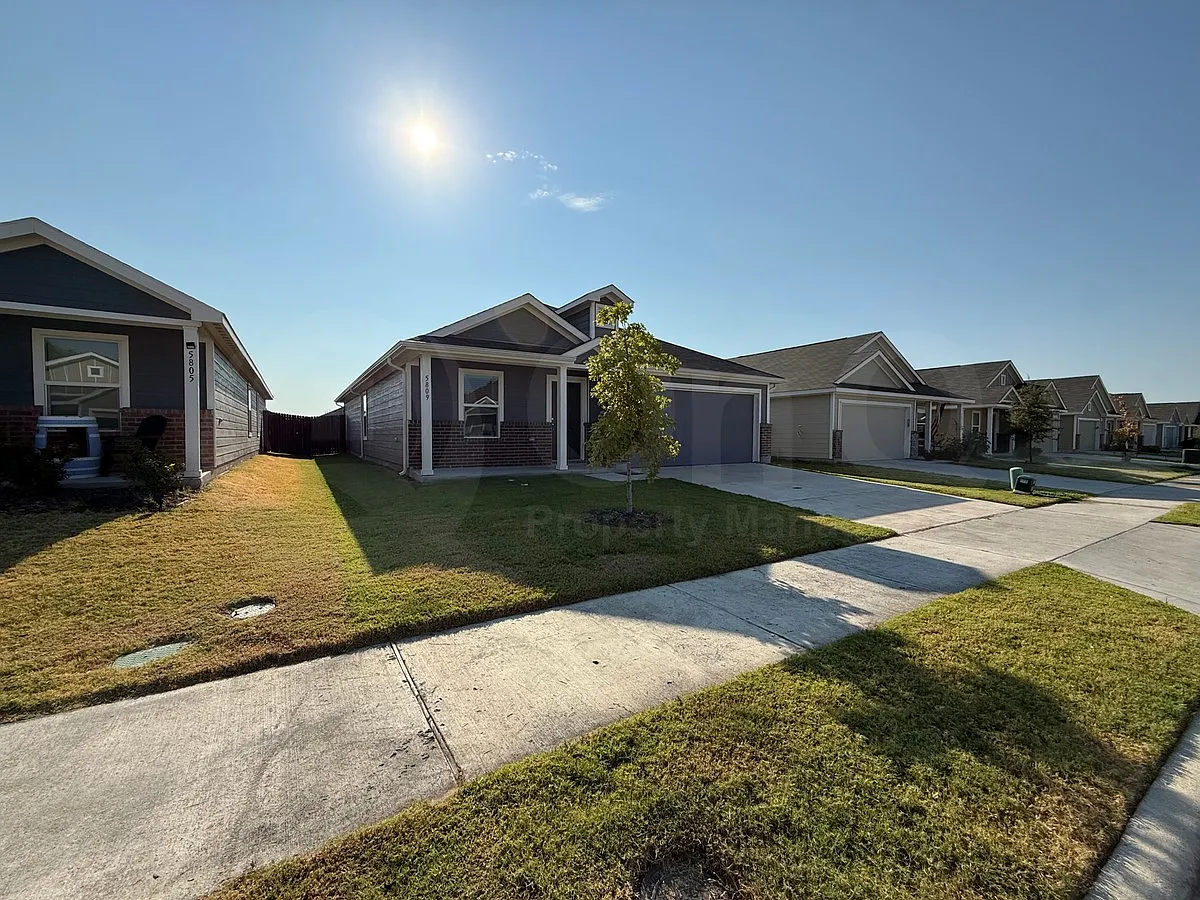 3 bed, 2.0 bath, 1481 sqft, $1,895 — Photo 3