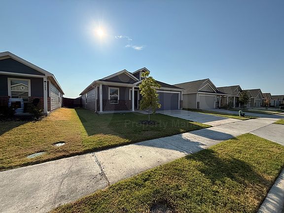 3rd image of 5809 Cherry Hollow Way