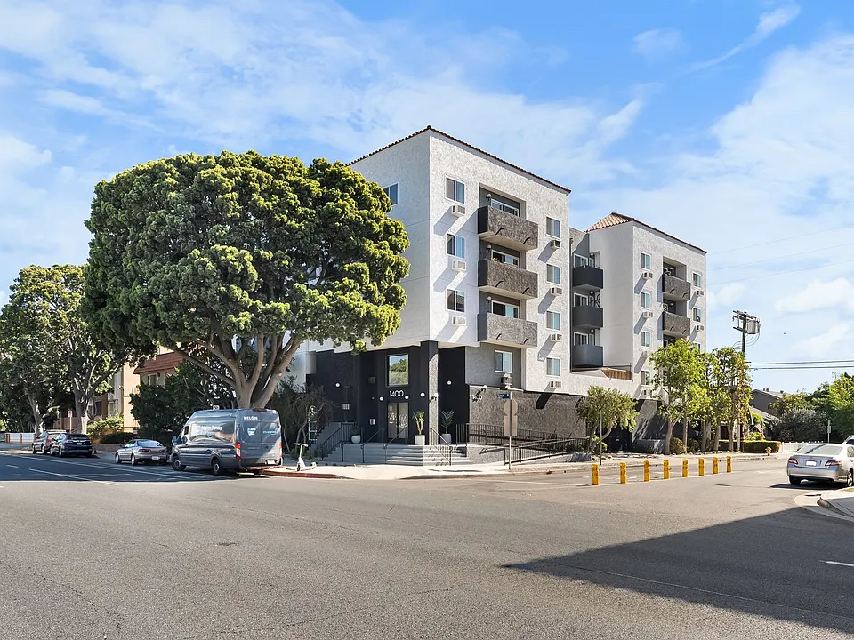 1400 Venice Blvd.- Modern Living in the Heart of Venice Renovated 2 Bedroom Units