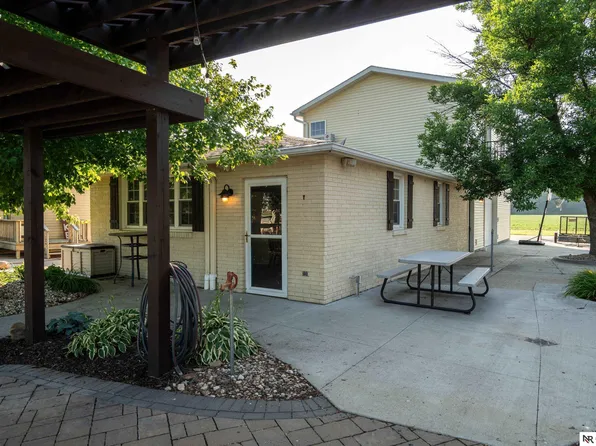2407 W Shore Dr, Union, NE 68455