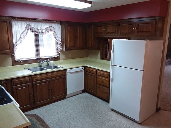 4th image of 613 8th St