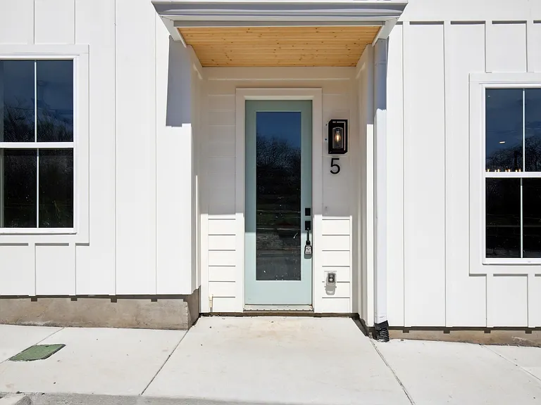 377 Archwood Dr — Photo 6