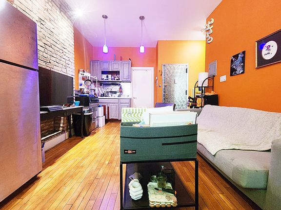 2nd image of 190 Wilson Ave APT 2F