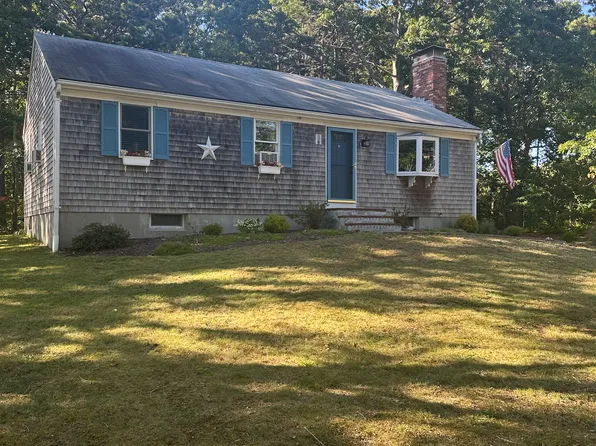 15 Courtland Dr, East Sandwich, MA 02537