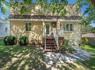 712 6th St, Traer, IA 50675