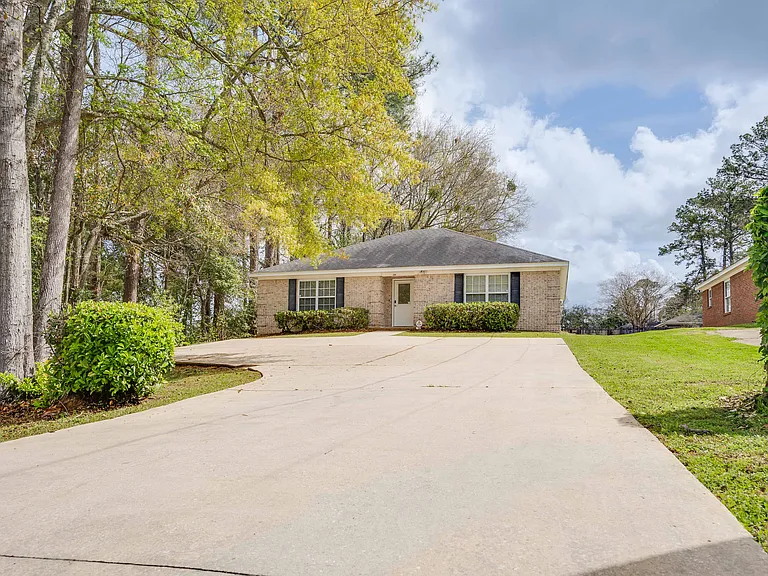 1827 Westminster Dr — Photo 15