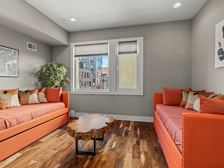 2nd floor den / flex space