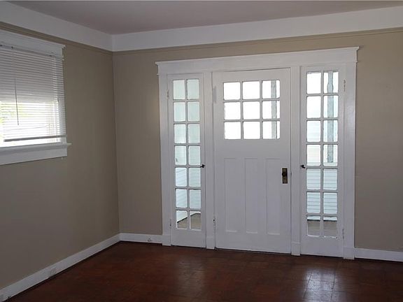 3rd image of 2212 Pine St