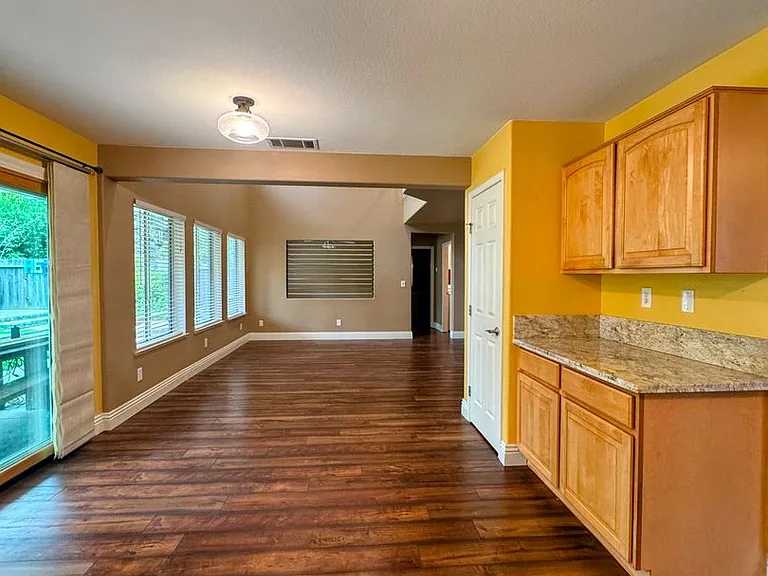 477 Fisher Cir — Photo 8