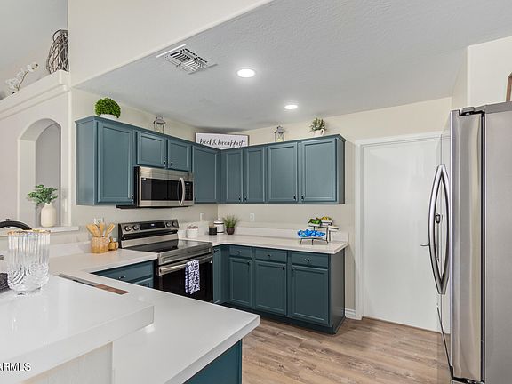 4th image of 16056 W LUPINE Avenue