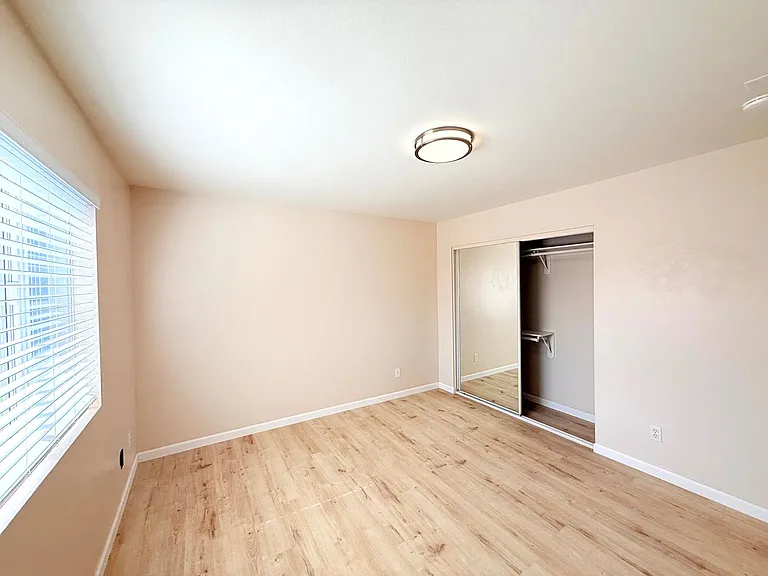 762 W. 21st St. — Photo 20
