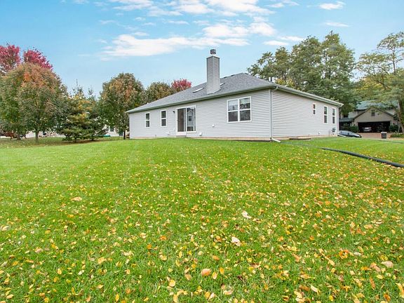 2nd image of 930 Bonnie Brae Ln