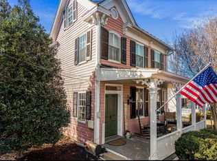 431 S King St, Leesburg, VA 20175