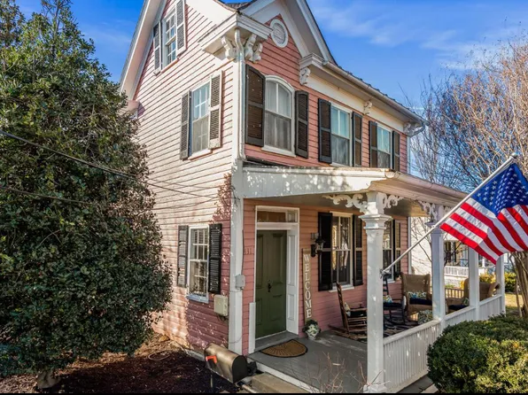 431 S King St, Leesburg, VA 20175