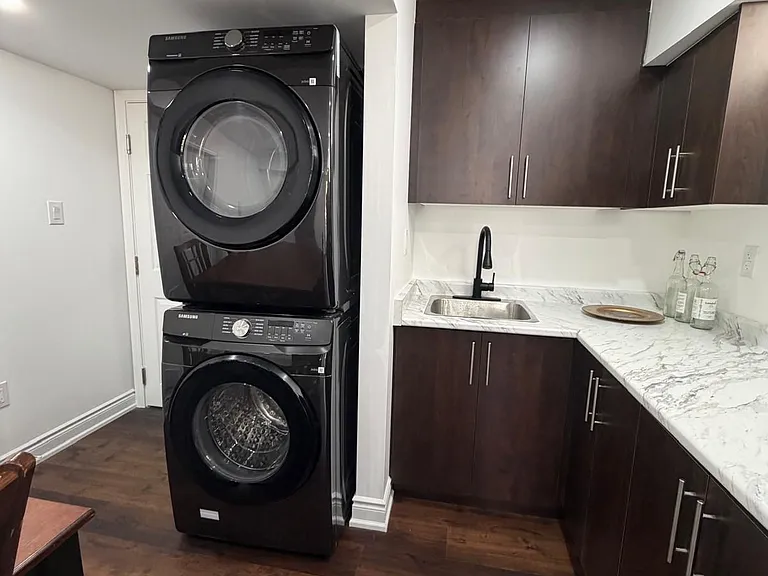 28 Meadowglen Blvd — Photo 2