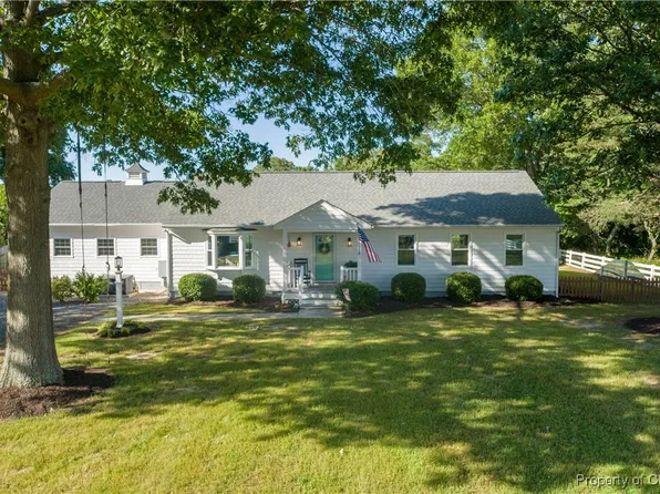 54 Hunton Creek Ln, Deltaville, VA 23043