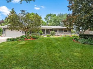 3032 W Southwood Dr, Franklin, WI 53132
