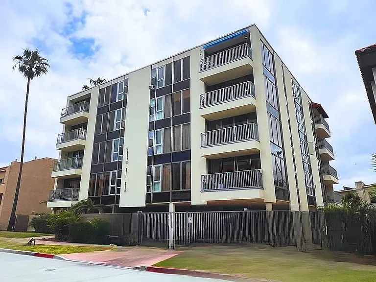 Playa de Oro Apartments — Photo 23