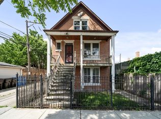 2642 W Barry Ave, Chicago, IL 60618
