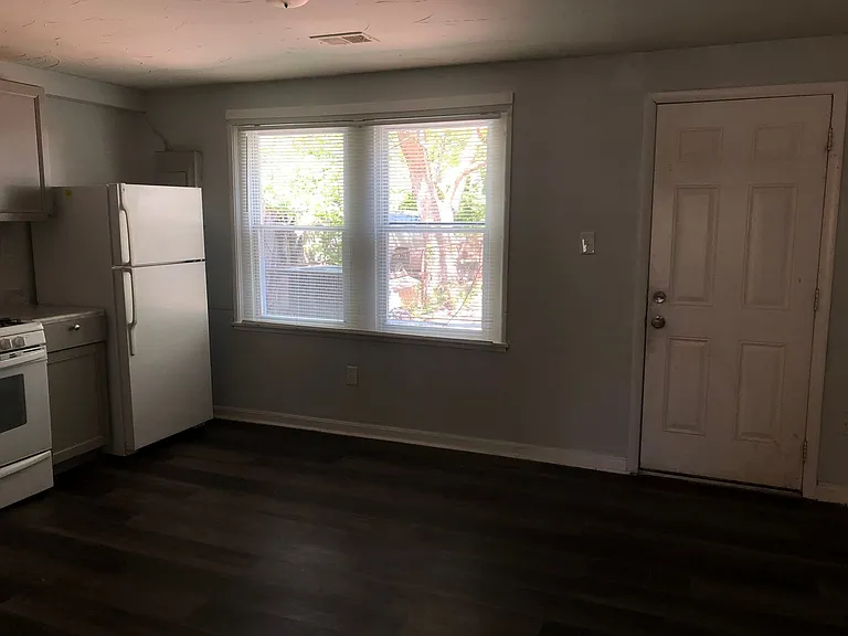 2563 Southdene Ave — Photo 3