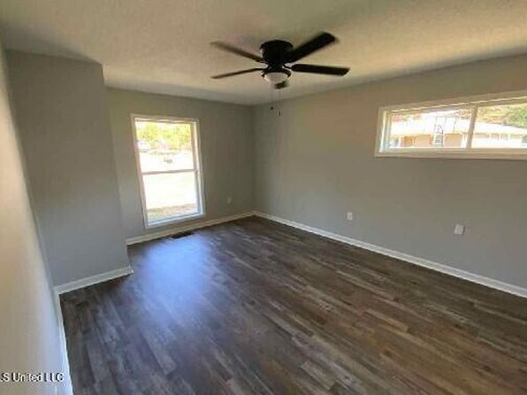 737 Cox Ave, Holly Springs, MS 38635