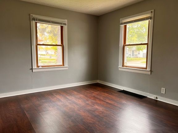 5th image of 1406 N Luett Ave