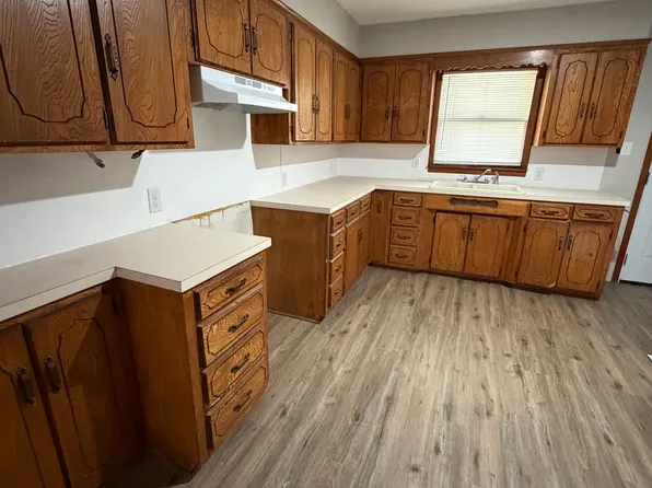 1211 SW 24th St, Lawton, OK 73505