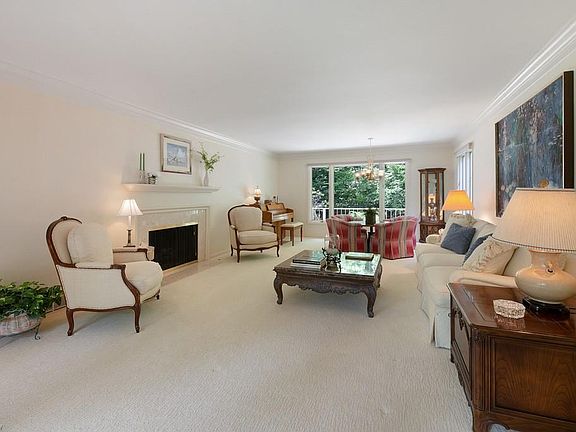 3rd image of 135 Aspenwood Dr