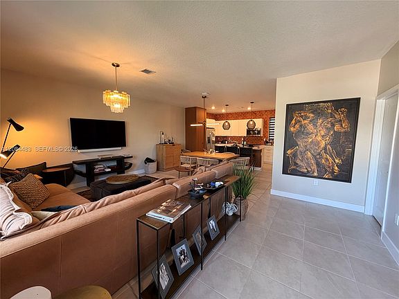 4th image of 8316 NW 43rd St