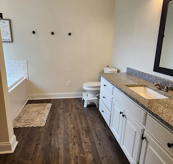 48 Wheatfield Dr — Photo 4