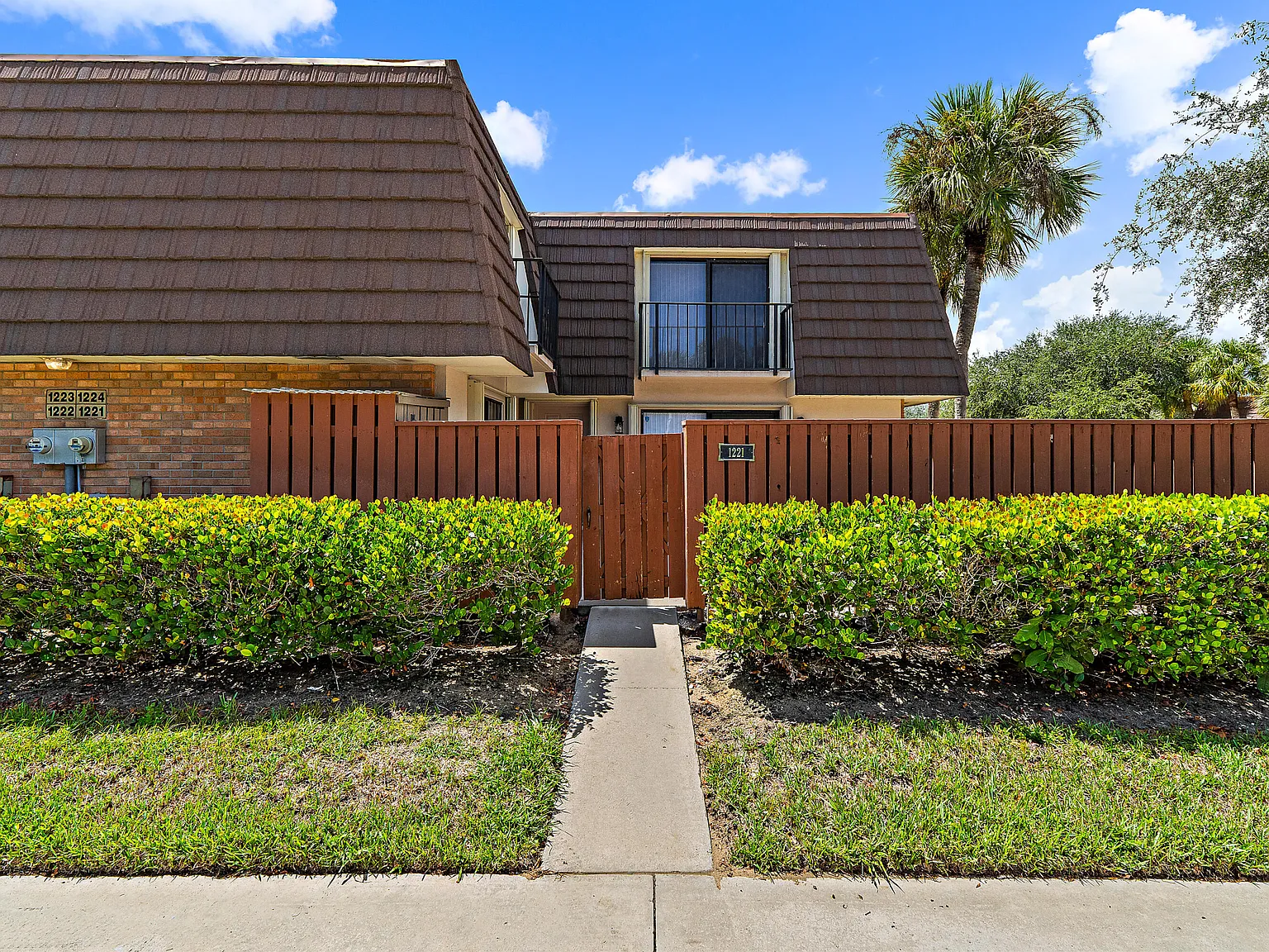 2 bed, 2.5 bath, 1188 sqft, $3,200 — Photo 2