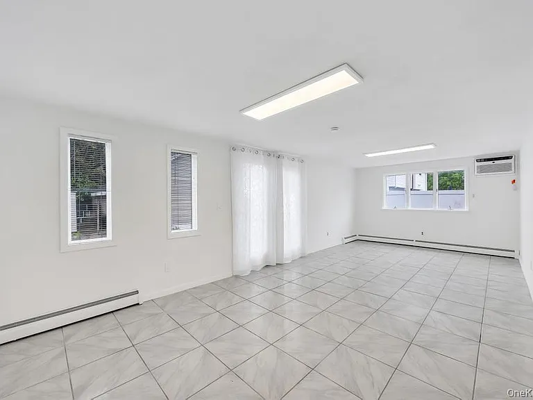 405 Massapequa Ave — Photo 23