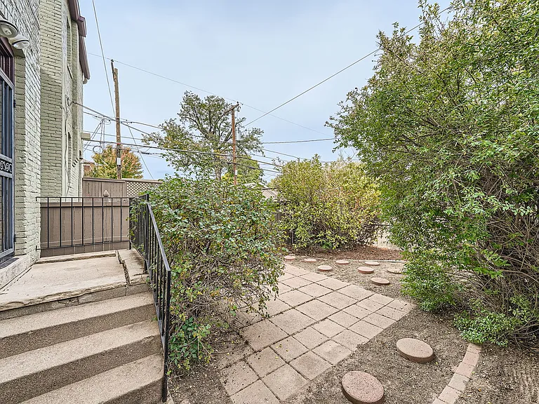 823 E 22nd Ave — Photo 27