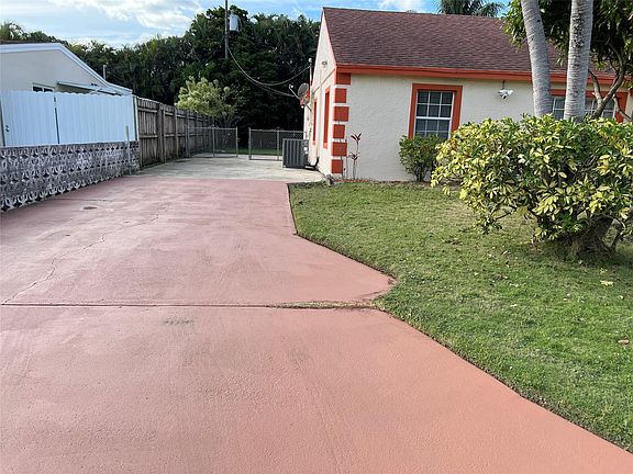 2nd image of 909 Helena Drive