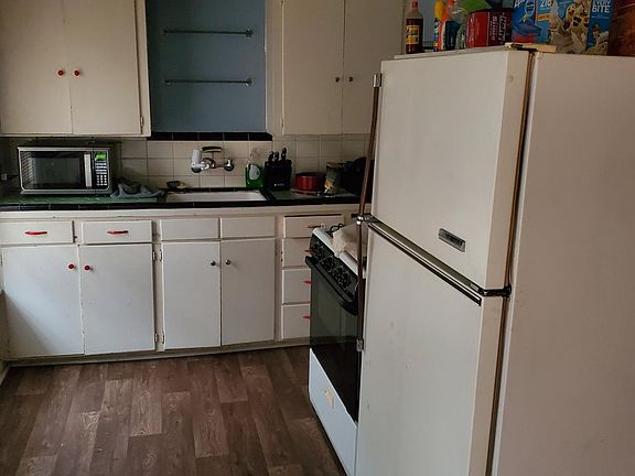 2nd image of 605 Oakland St #605