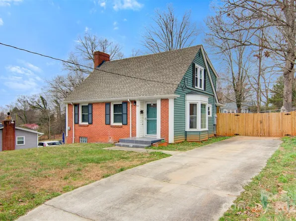 514 3rd Avenue Dr SE, Hickory, NC 28602